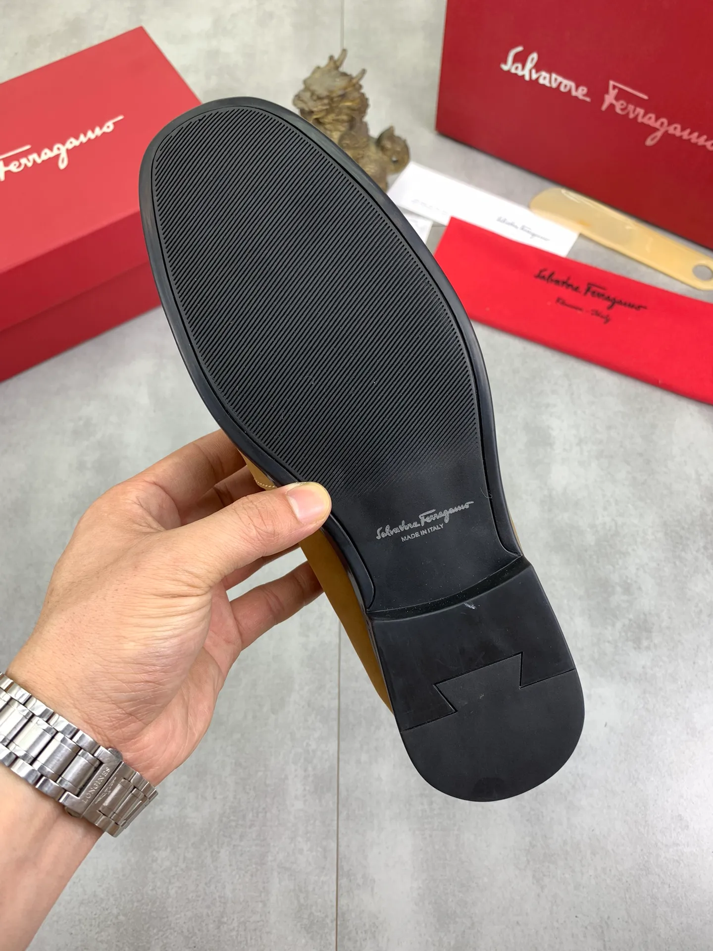 Men's Men's Shoes 💰P460💰[New Style] Water-dyed Niuli 🆘[Salvatore Ferragamo] Ferragamo's latest casual business leather shoes for men! Available at counters simultaneously! The fabric is made of specially imported original calfskin, and the interior is made of imported water-dyed cowhide. It is absolutely luxurious and leads the fashion trend. Matching code: 38-45; 3⃣️ colors available